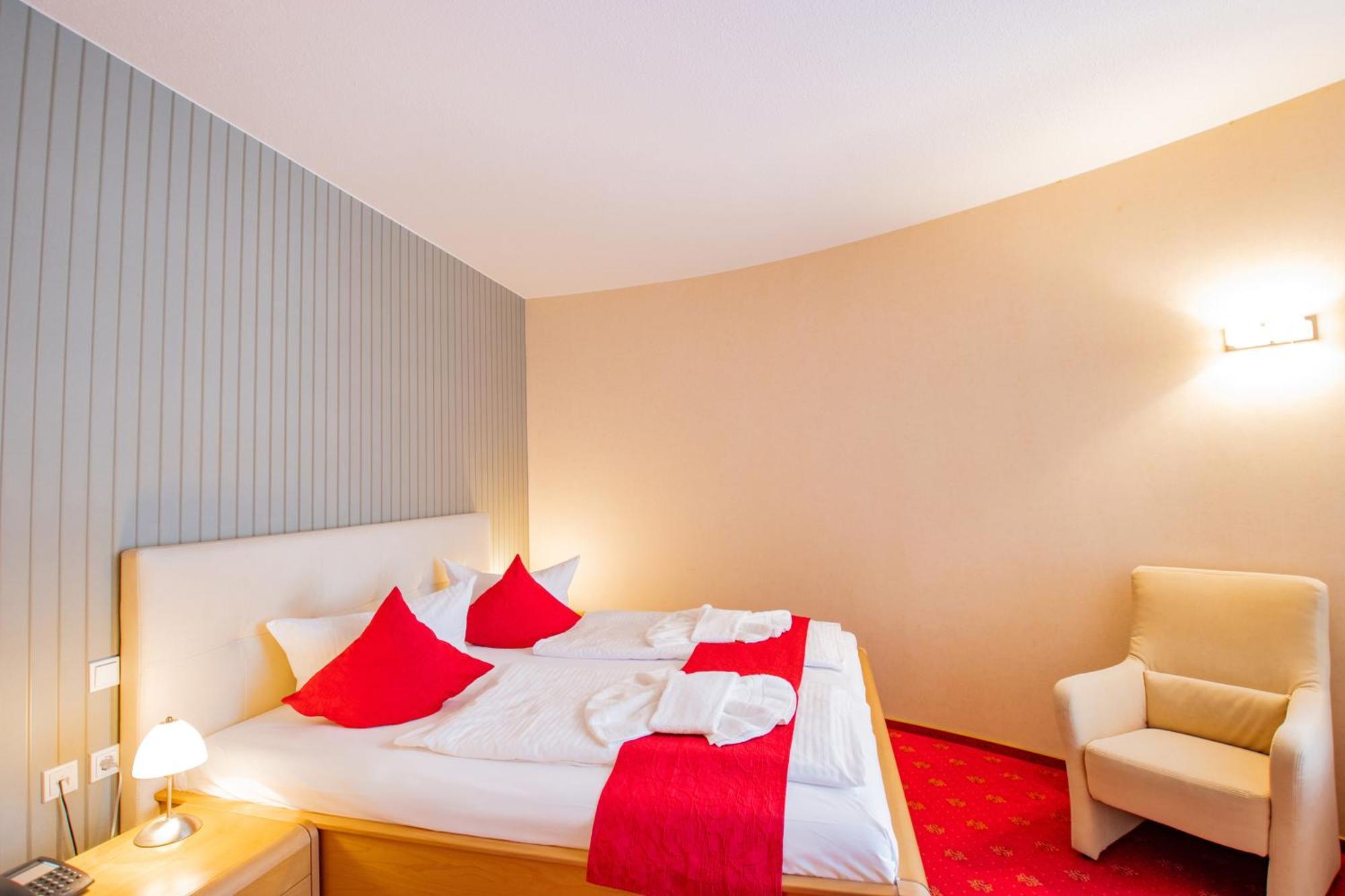 Seehotel Grossraeschen Esterno foto