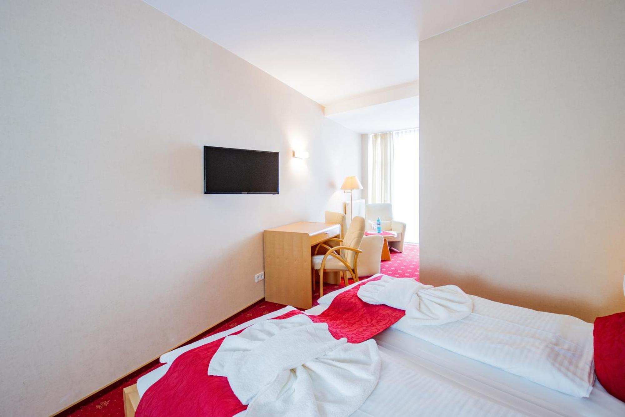 Seehotel Grossraeschen Esterno foto